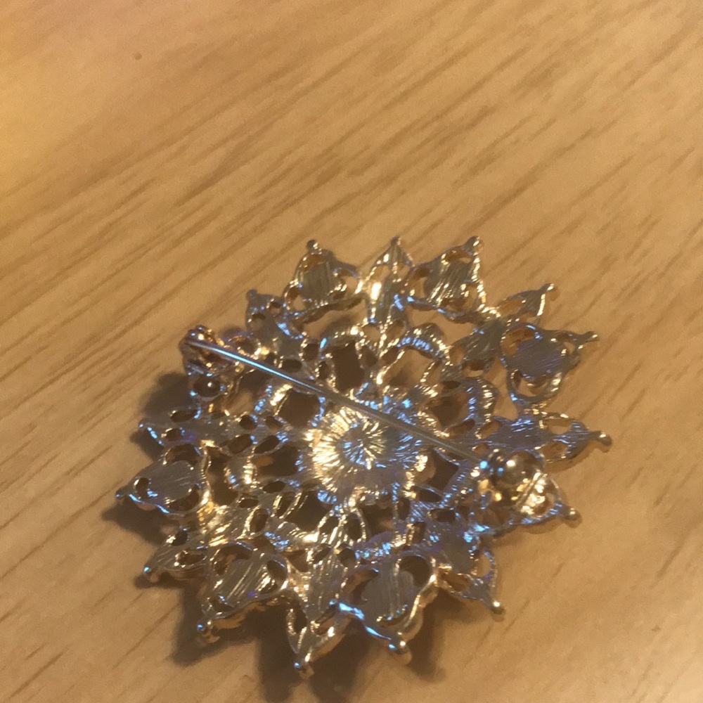 Flower pin - Picture 2 of 2